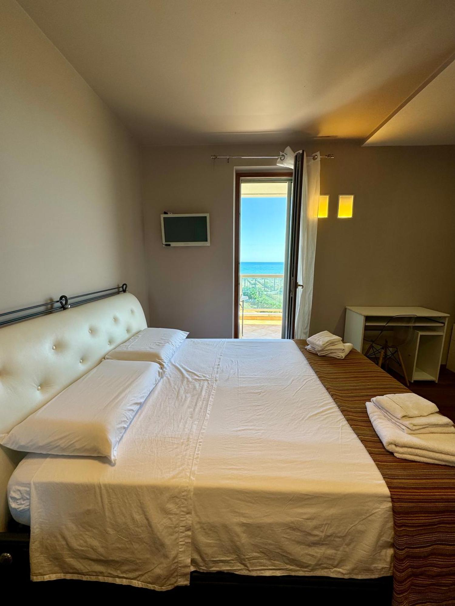 B&B L'Orizzonte Barletta Eksteriør billede